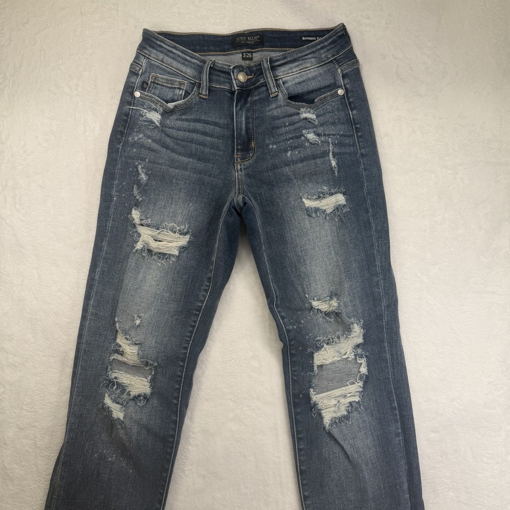 Judy Blue Boyfriend Fit Mid Rise Light Wash Distressed Jeans 3/26 (27x29)